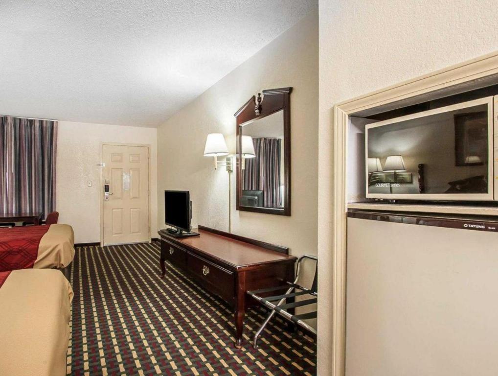 Econo Lodge Inn & Suites I-20, Exit 73 Tuscaloosa Extérieur photo